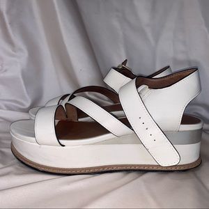 Naturalizer white/beige platform sandals